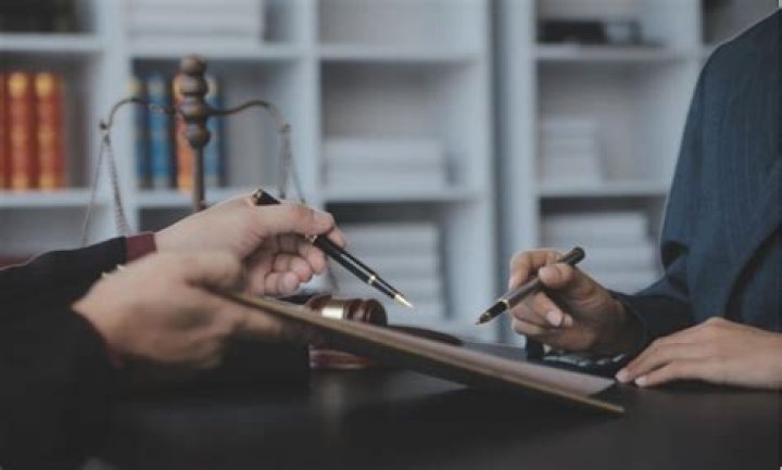 Can a lawyer drop a client in the middle of a case?