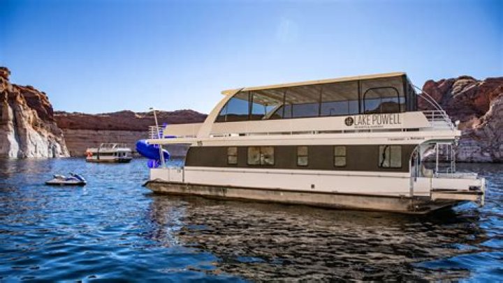 Can you jetski in Lake Powell?