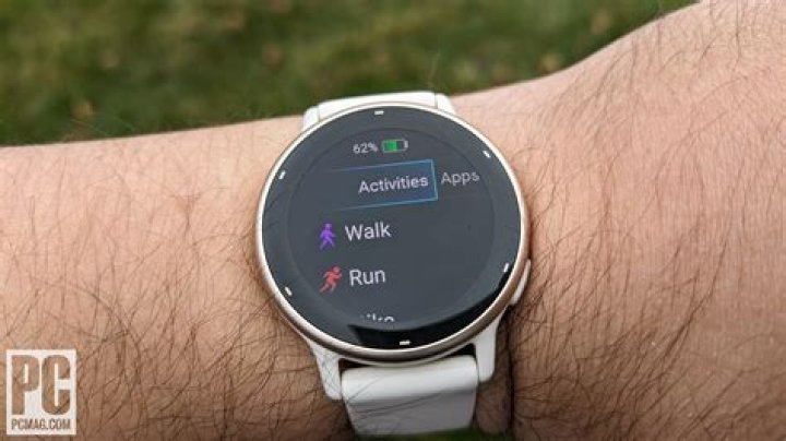 Does Garmin Vivoactive 3 have always on display?