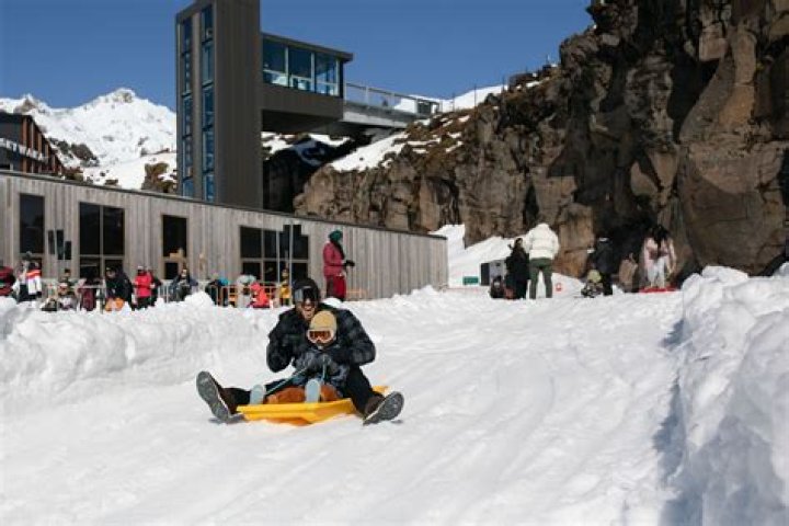 Does Mt Ruapehu have snow?