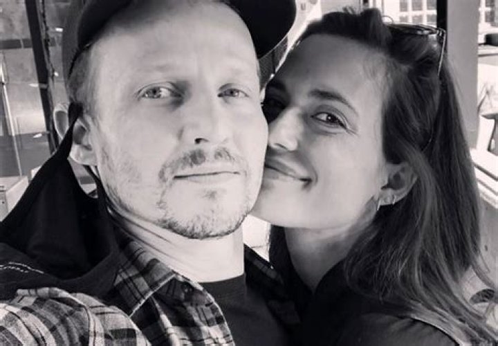 Does Will Estes have a wife?