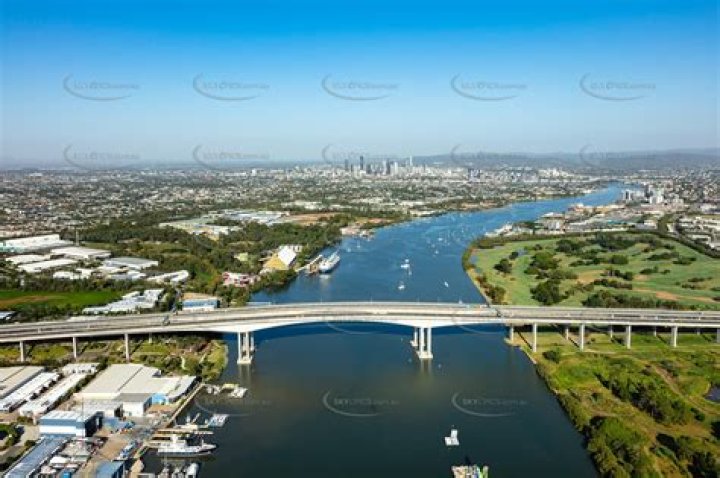 How do I pay the Gateway Bridge toll Brisbane?