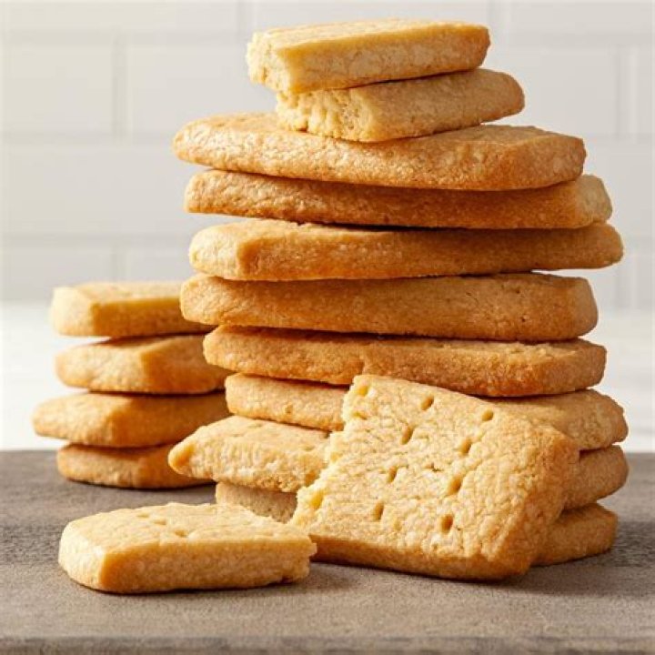 How do you know when shortbread cookies are done?