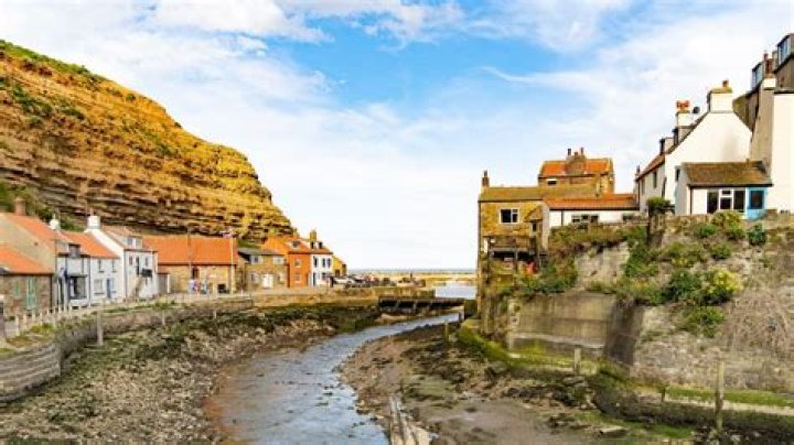 How far is staithes from Whitby?