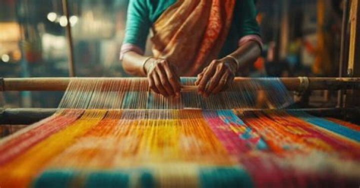 How many cotton textiles are in India?