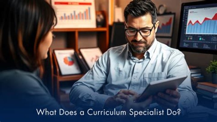 How much do curriculum specialists make?