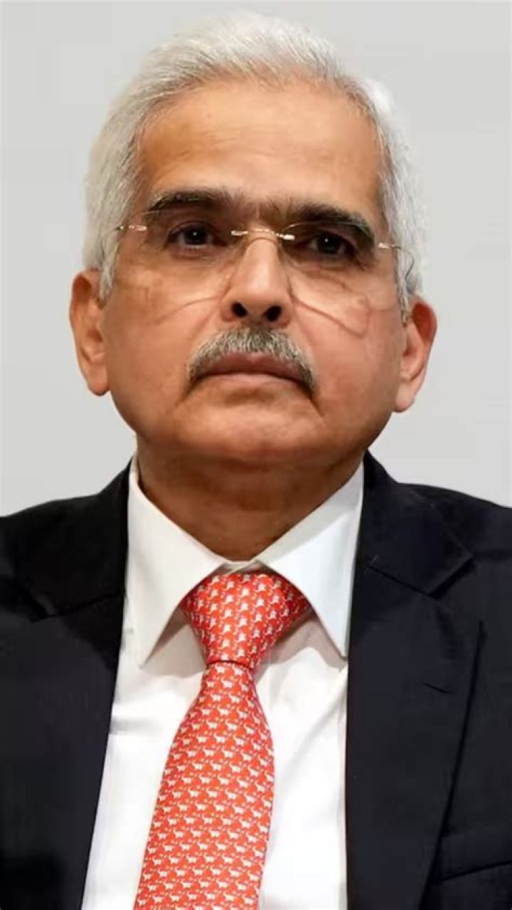Is Shaktikanta Das an economist?