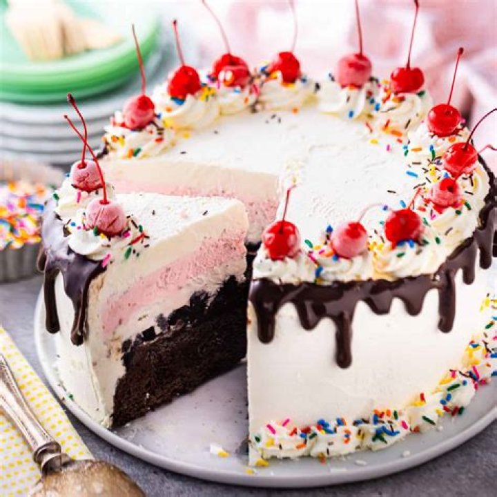 Is there actual cake in ice cream cake?