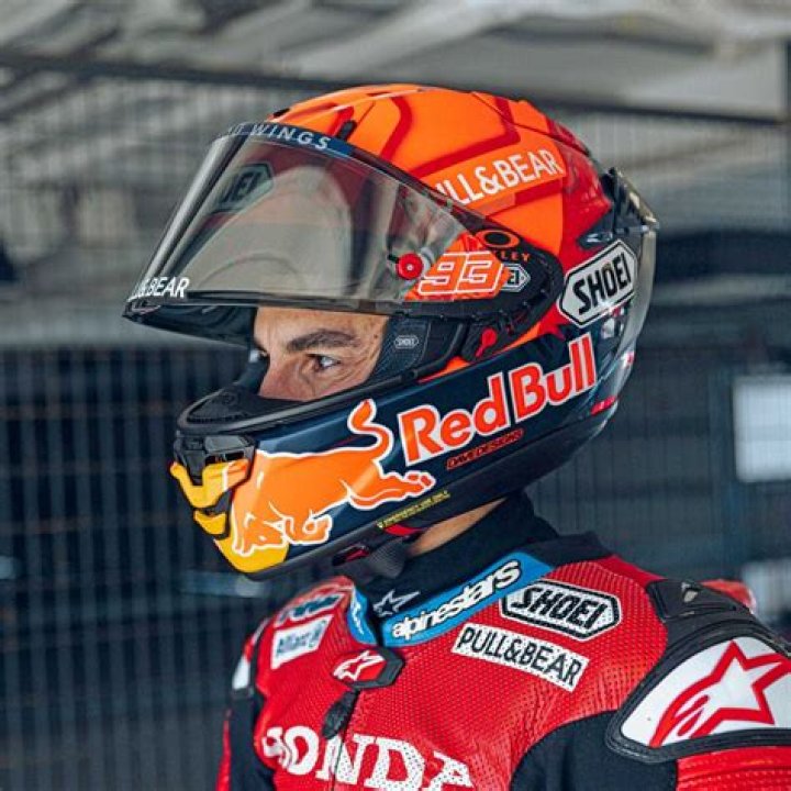 What helmet does Marc Marquez wear?