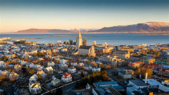 What US cities fly direct to Reykjavik?