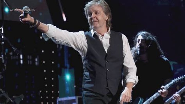 When did paul McCartney go solo?