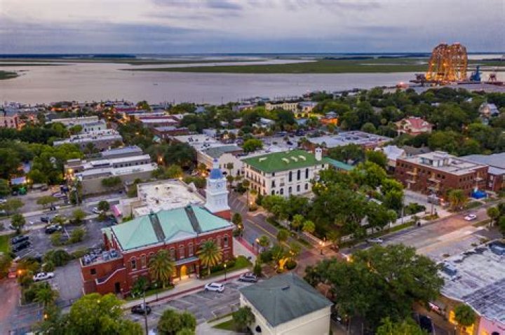 When was Fernandina Beach established?