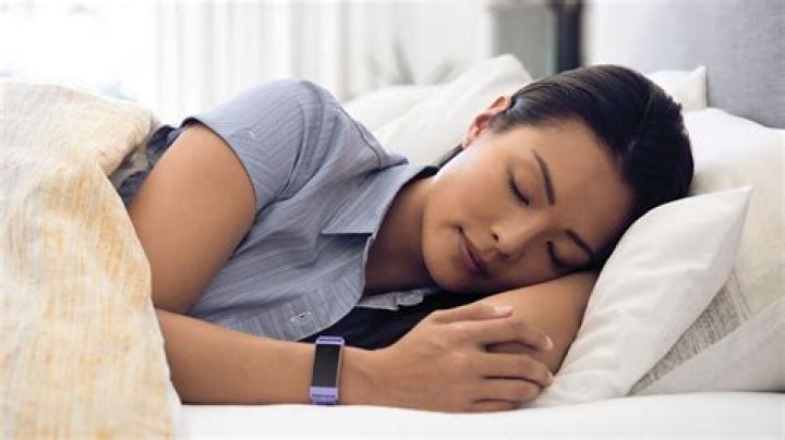 Why didn't fitbit track my sleep?