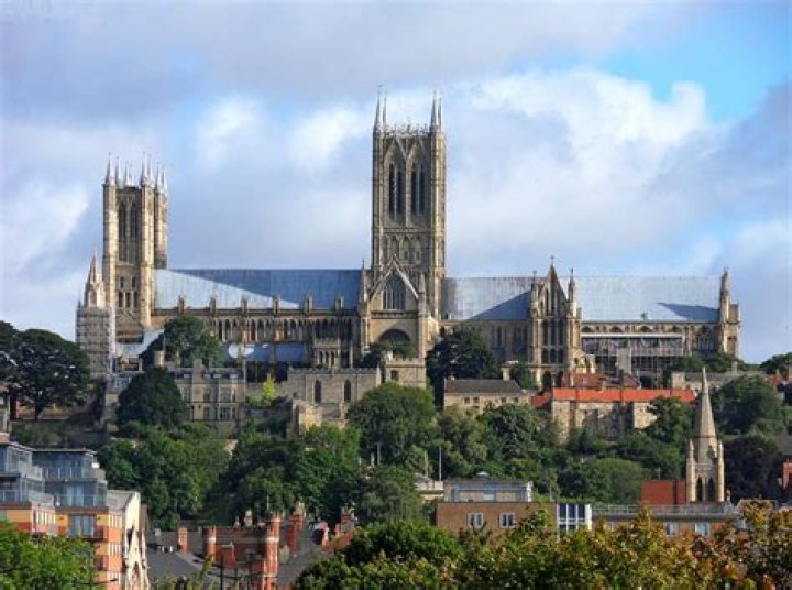 Why was Lincoln cathedral built?